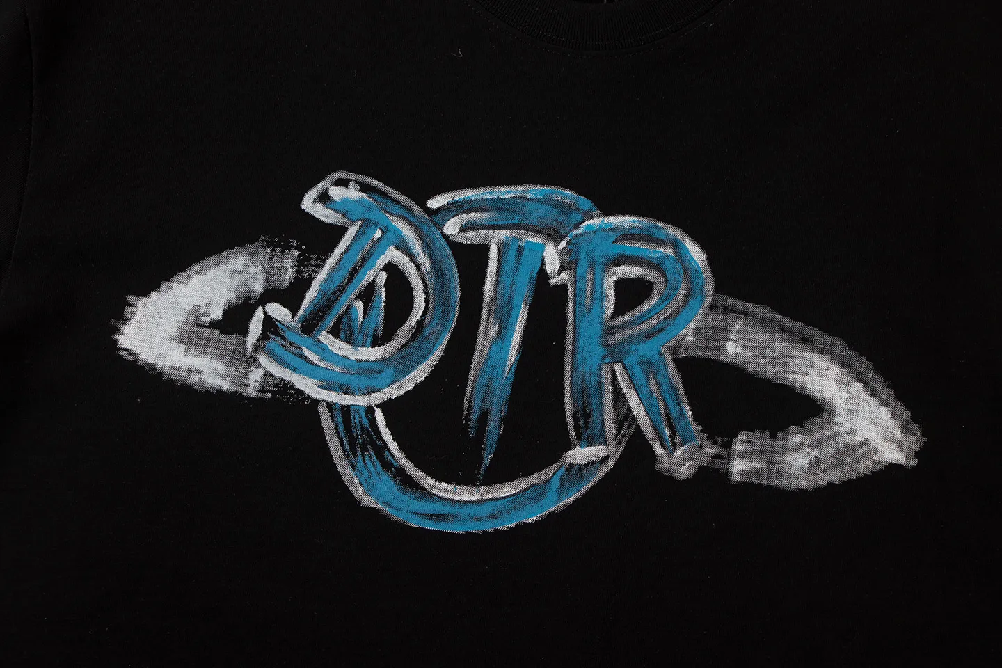 🅿️160 Dior*2025 latest hand-painted short-sleeved material: high version 300g double yarn combed cotton Size: S M L XL Color: black white Style number: W2554