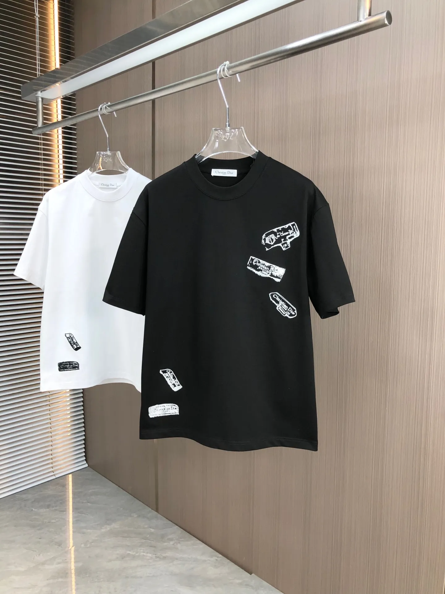 🅿️180 DIOR Dior 2025 spring and summer new style, round neck short sleeves, letter logo pins🪡 embroidery technology, using high weight 320g double yarn combed cotton fabric, slightly loose version, soft and thick fabric feel, same size for men and women, size: SMLXLXXL