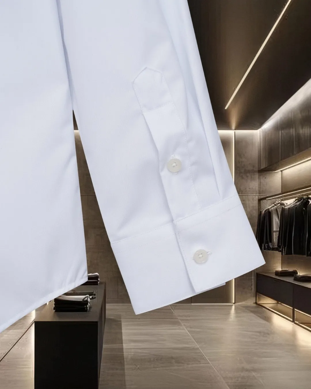 🅿️336 DIOR 🔥Breaking hot style, floral chest pockets 🌸letter logo embroidered long-sleeved shirt, 2025ss official website new long-sleeved shirt, exquisite embroidered logo, high-end version, in-store customized fabrics, highly breathable and comfortable, exquisitely crafted, with impeccable detail processing, ✅customized logo engraved buttons, complete with three labels. Brand element design concept reflects high quality. It feels delicate and soft! It presents a casual cut and the upper body shape is great! 🐍Size: M-XXL