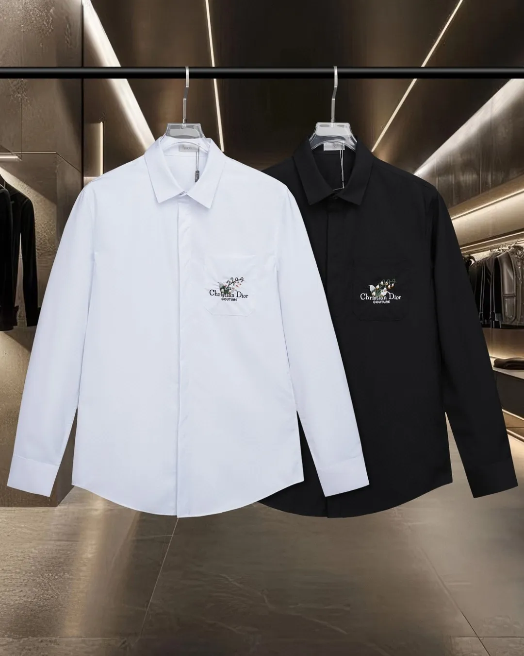 🅿️336 DIOR 🔥Breaking hot style, floral chest pockets 🌸letter logo embroidered long-sleeved shirt, 2025ss official website new long-sleeved shirt, exquisite embroidered logo, high-end version, in-store customized fabrics, highly breathable and comfortable, exquisitely crafted, with impeccable detail processing, ✅customized logo engraved buttons, complete with three labels. Brand element design concept reflects high quality. It feels delicate and soft! It presents a casual cut and the upper body shape is great! 🐍Size: M-XXL