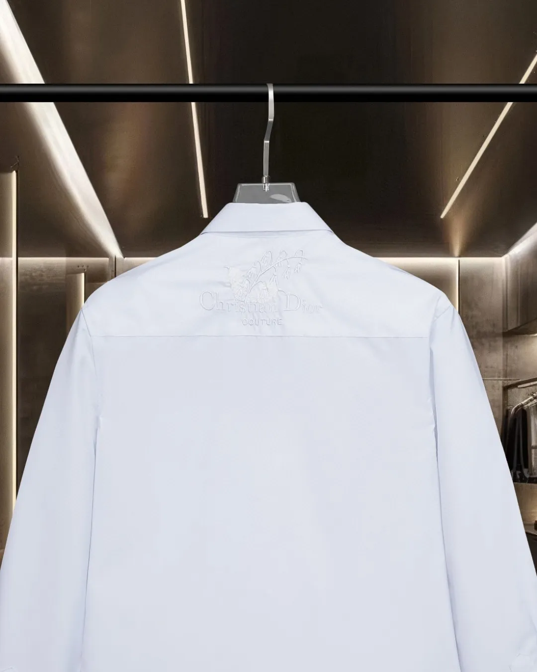 🅿️336 DIOR 🔥Breaking hot style, floral chest pockets 🌸letter logo embroidered long-sleeved shirt, 2025ss official website new long-sleeved shirt, exquisite embroidered logo, high-end version, in-store customized fabrics, highly breathable and comfortable, exquisitely crafted, with impeccable detail processing, ✅customized logo engraved buttons, complete with three labels. Brand element design concept reflects high quality. It feels delicate and soft! It presents a casual cut and the upper body shape is great! 🐍Size: M-XXL