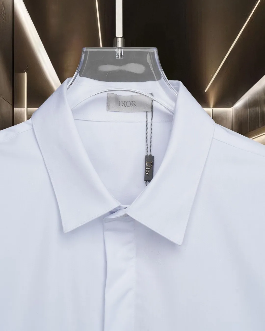 🅿️336 DIOR 🔥Breaking hot style, floral chest pockets 🌸letter logo embroidered long-sleeved shirt, 2025ss official website new long-sleeved shirt, exquisite embroidered logo, high-end version, in-store customized fabrics, highly breathable and comfortable, exquisitely crafted, with impeccable detail processing, ✅customized logo engraved buttons, complete with three labels. Brand element design concept reflects high quality. It feels delicate and soft! It presents a casual cut and the upper body shape is great! 🐍Size: M-XXL