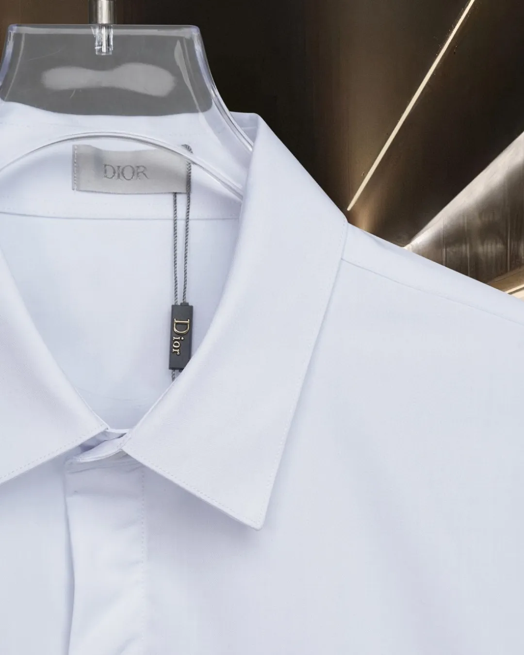 🅿️336 DIOR 🔥Breaking hot style, floral chest pockets 🌸letter logo embroidered long-sleeved shirt, 2025ss official website new long-sleeved shirt, exquisite embroidered logo, high-end version, in-store customized fabrics, highly breathable and comfortable, exquisitely crafted, with impeccable detail processing, ✅customized logo engraved buttons, complete with three labels. Brand element design concept reflects high quality. It feels delicate and soft! It presents a casual cut and the upper body shape is great! 🐍Size: M-XXL