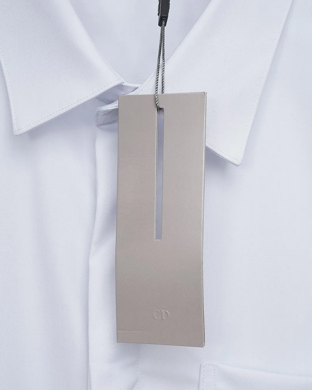 🅿️336 DIOR 🔥Breaking hot style, floral chest pockets 🌸letter logo embroidered long-sleeved shirt, 2025ss official website new long-sleeved shirt, exquisite embroidered logo, high-end version, in-store customized fabrics, highly breathable and comfortable, exquisitely crafted, with impeccable detail processing, ✅customized logo engraved buttons, complete with three labels. Brand element design concept reflects high quality. It feels delicate and soft! It presents a casual cut and the upper body shape is great! 🐍Size: M-XXL