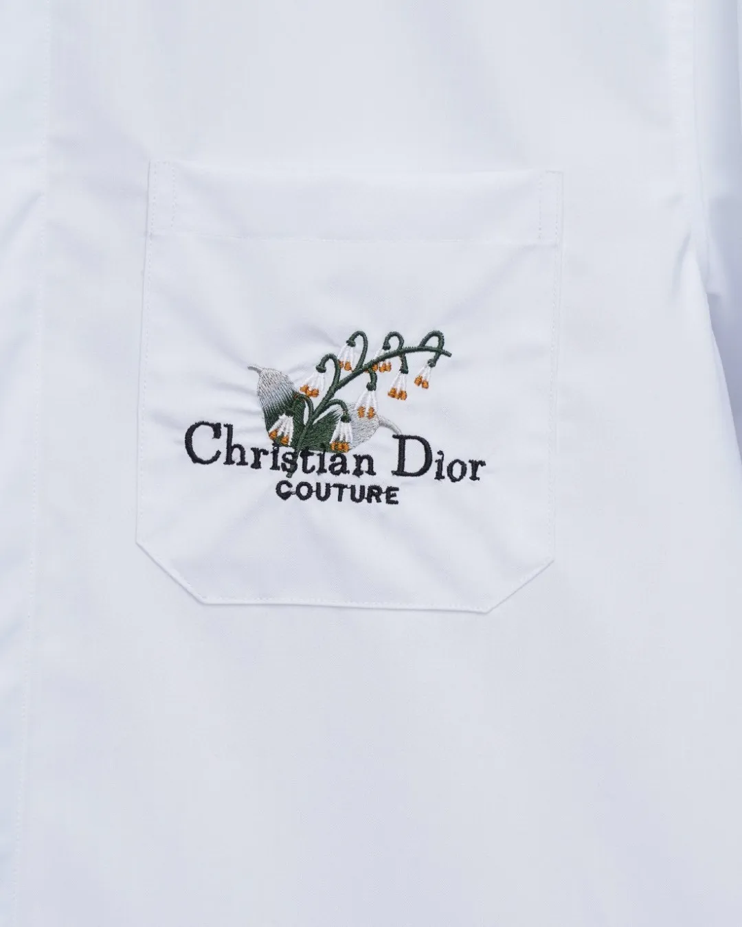 🅿️336 DIOR 🔥Breaking hot style, floral chest pockets 🌸letter logo embroidered long-sleeved shirt, 2025ss official website new long-sleeved shirt, exquisite embroidered logo, high-end version, in-store customized fabrics, highly breathable and comfortable, exquisitely crafted, with impeccable detail processing, ✅customized logo engraved buttons, complete with three labels. Brand element design concept reflects high quality. It feels delicate and soft! It presents a casual cut and the upper body shape is great! 🐍Size: M-XXL