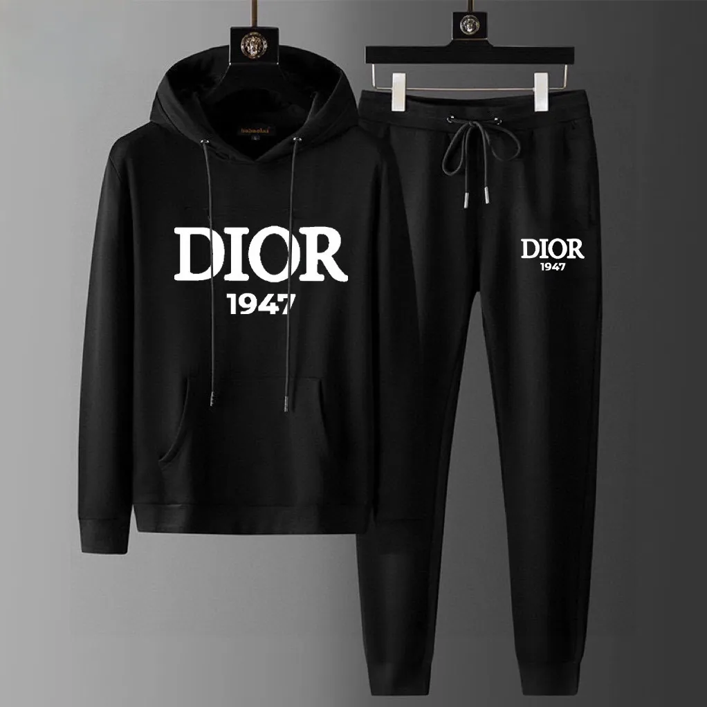 🅿️400 direct batch [DIOR Dior] (Fat Man Gospel) hot-selling suit is coming. Focus on the original version of the official website. 2025 new hot-selling cardigan sweater suit. The original order is the best. 🇭🇰The meticulous work of top designers. Just for a fitting and perfect upper body effect. 100% natural high-quality Roman cotton, close-fitting comfort, noble and elegant! Original hardware embodies elegance and nobility! Counter size: M-5XL (maximum wear up to 220 pounds)