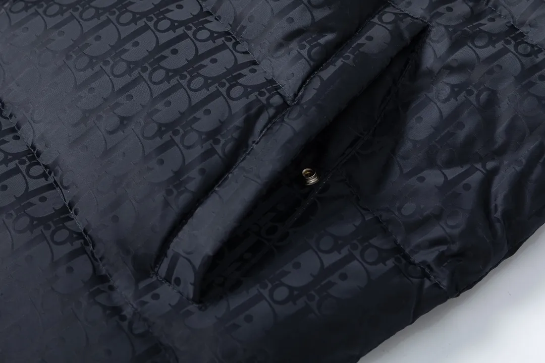 🅿️780 (with dust bag) Dior/Dior 23ss popular jacquard down jacket down jacket. It uses high-quality fabrics, always maintains a high-end and gorgeous design line, and has fine workmanship, symbolizing the highest spirit of French fashion culture. Counter version! The highest version on the market, gc quality is super good. Original hardware customization, jacquard craft fabric, goose down filling. Color: black/navy blue/grey/sky blue Size: 44/46/48/50/52/54