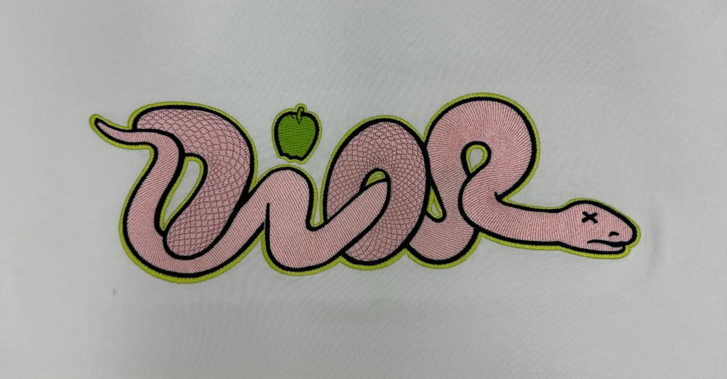 🅿️240 (top version with different currency) Will not be taken off the shelves all year round, sell with confidence Style: Dior/DIO.R short-sleeved T-shirt Fabric: 300g heavy double yarn 100% cotton Rib: 320g heavy Sorona 1*1 trendy brand Craftsmanship: Imported machine embroidered logo Color: White Orange Size: XS S M L No gender distinction, the same style for men and women