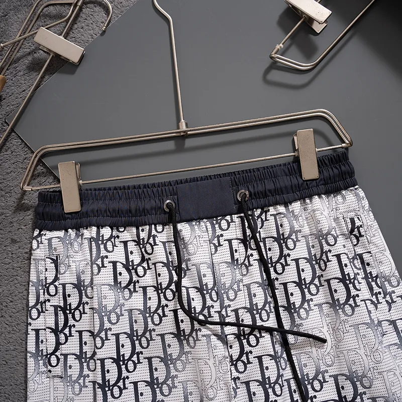 🅿️130 #V2516 [Restock all year round] Dior 2025 latest style shorts and beach pants, a must-have for beach travel, high-order original hardware! The upper body effect is super positive, and the leg lines are fully highlighted. The texture of imported quick-drying fabrics is tight and delicate, and the panoramic high-definition logo design makes the upper body very comfortable and stylish. It is also extremely practical and versatile. It is worth buying! Color: White Size: M L XL XXL 3XL