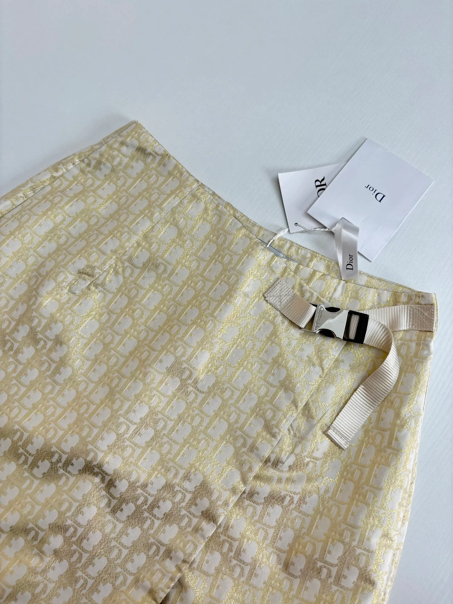 🅿️336 Dio*/Dior 25Ss new classic oblique jacquard fabric patch design culottes. Carefully made with technical taffeta jacquard fabric. Waist buckle decoration, one-piece tailoring for comfortable upper body, unique. The original customized version has all the details in place. Highly recommended, the upper body looks slimmer!  Size：S/M/L