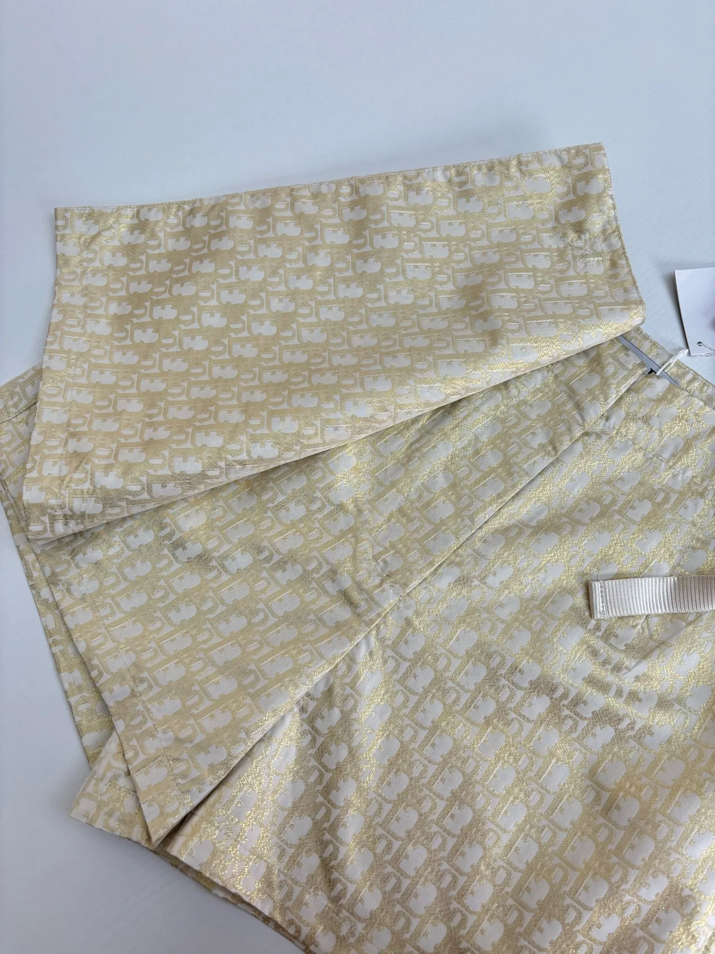 🅿️336 Dio*/Dior 25Ss new classic oblique jacquard fabric patch design culottes. Carefully made with technical taffeta jacquard fabric. Waist buckle decoration, one-piece tailoring for comfortable upper body, unique. The original customized version has all the details in place. Highly recommended, the upper body looks slimmer!  Size：S/M/L