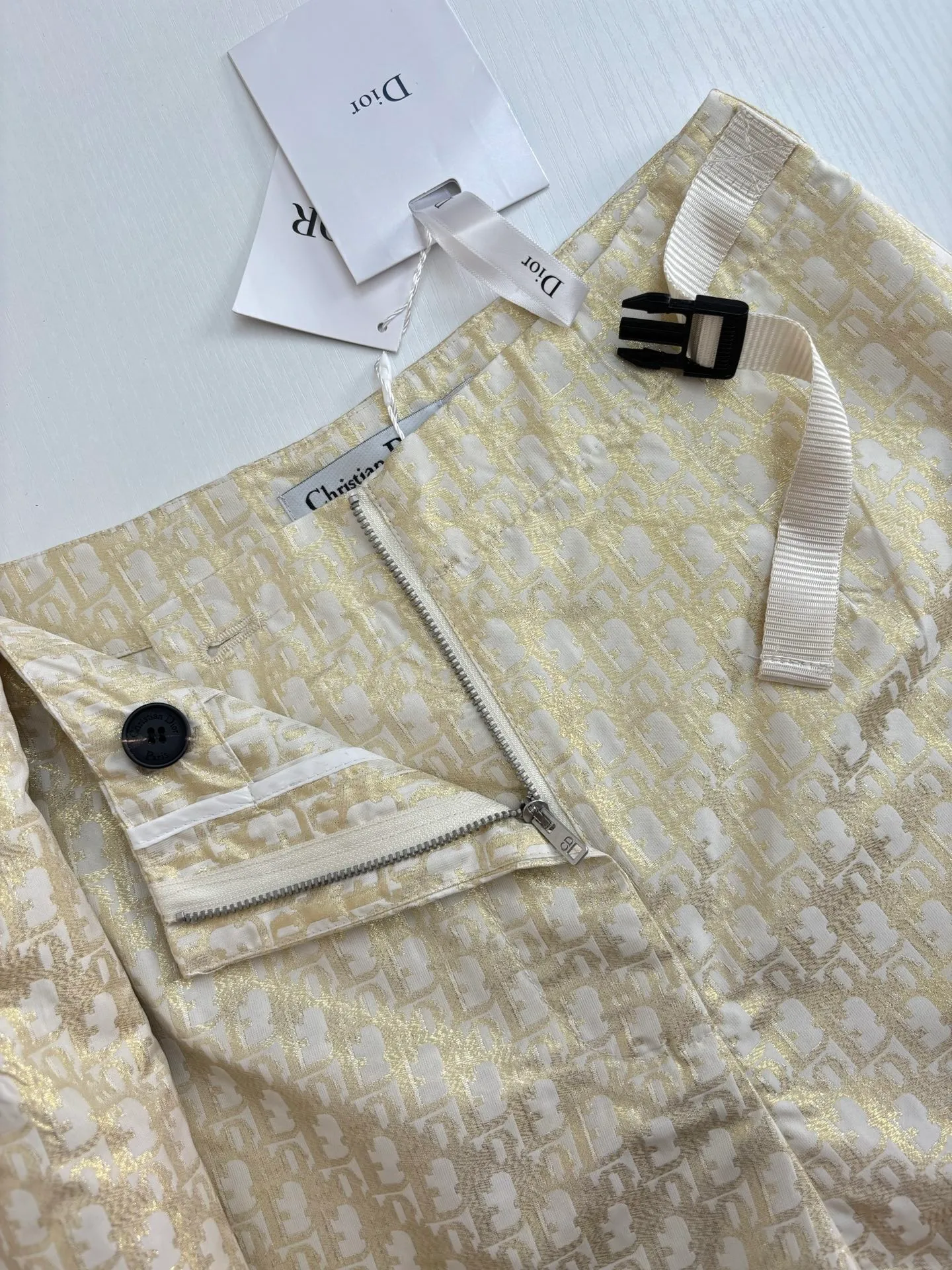 🅿️336 Dio*/Dior 25Ss new classic oblique jacquard fabric patch design culottes. Carefully made with technical taffeta jacquard fabric. Waist buckle decoration, one-piece tailoring for comfortable upper body, unique. The original customized version has all the details in place. Highly recommended, the upper body looks slimmer!  Size：S/M/L