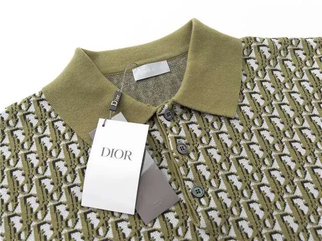🅿️220 Available all year round. The correct version of Dior jacquard knitted Polo shirt. The fabric is made of Stol wool looms imported from Germany. The whole body is made of iconic Oblique printing. Straight cut. Customized flat machine collar with the same blue background color as the fabric. Customized mother-of-pearl buttons with logo and logo in the mold. Exclusive version for the whole network. Customized official website consistent washed wheat. Full set of packaging accessories. Size XS-L