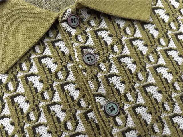 🅿️220 Available all year round. The correct version of Dior jacquard knitted Polo shirt. The fabric is made of Stol wool looms imported from Germany. The whole body is made of iconic Oblique printing. Straight cut. Customized flat machine collar with the same blue background color as the fabric. Customized mother-of-pearl buttons with logo and logo in the mold. Exclusive version for the whole network. Customized official website consistent washed wheat. Full set of packaging accessories. Size XS-L