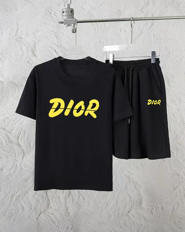🅿️300 Dior Exclusively provides new trendy men’s fashionable round neck short-sleeved shorts suits, trendy and fashionable casual short-sleeved suits! It has high breathability and comfort, impeccable details, and brand element design concept, reflecting high quality. It presents a casual cut and the upper body shape is great! Material: 250g Xinjiang long-staple cotton short sleeves + 360g pure cotton terry shorts Size: S M L Due to manual measurement, there is a deviation of about 1-3CM in size.