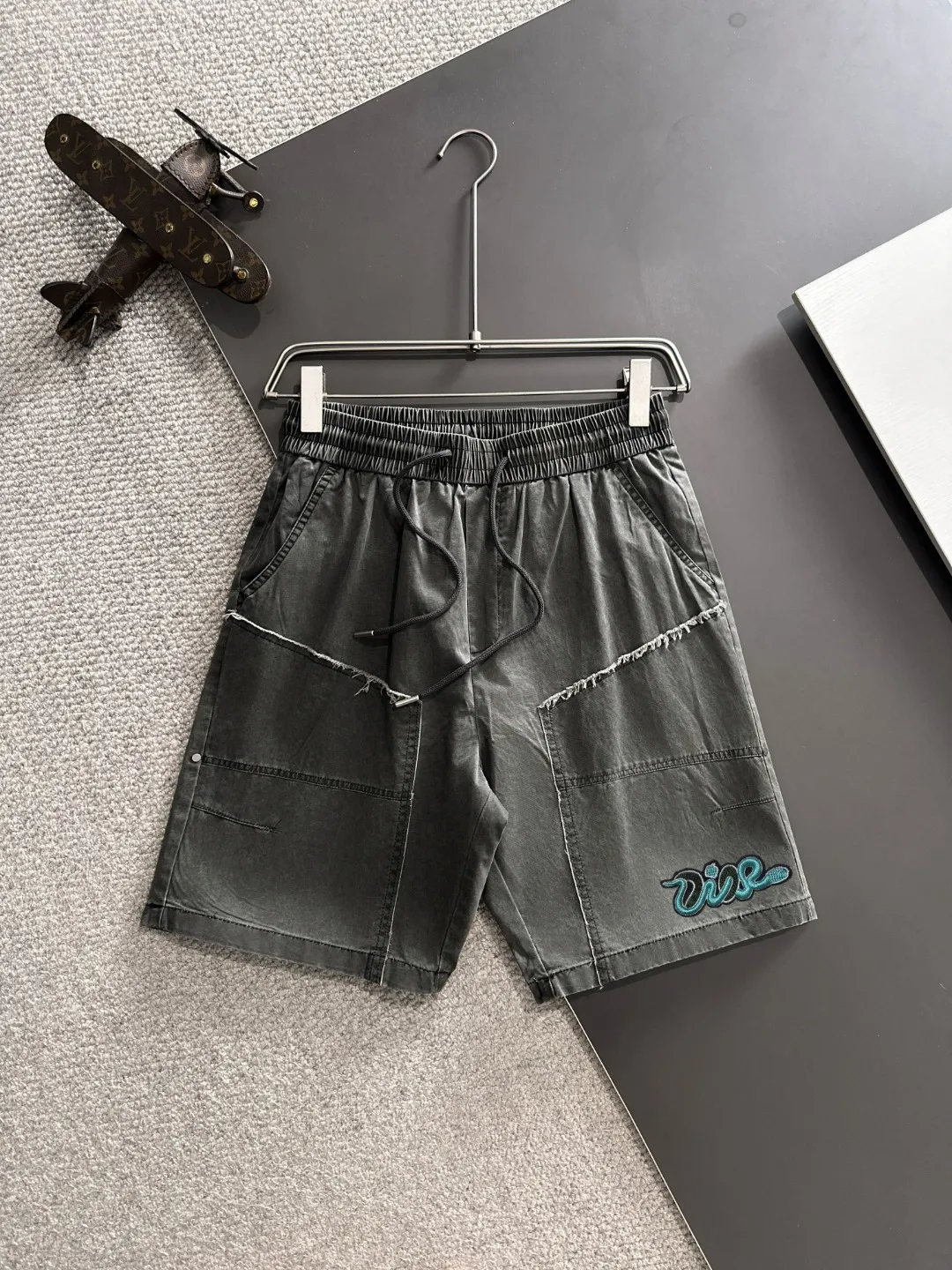 🅿️330 Next day shipping High-end goods DIOR 2025 spring and summer new elastic band casual shorts, counter-customized fabrics, high breathability and comfort, impeccable details, brand element design concept, reflecting high quality. It feels delicate and soft! It presents a casual cut and the upper body shape is great! Size: M-3XL
