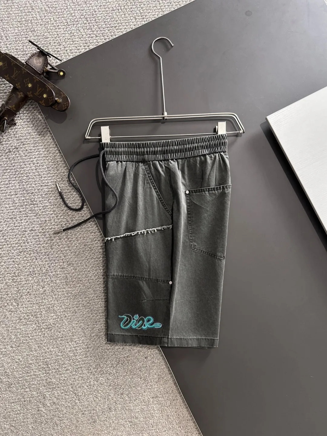 🅿️330 Next day shipping High-end goods DIOR 2025 spring and summer new elastic band casual shorts, counter-customized fabrics, high breathability and comfort, impeccable details, brand element design concept, reflecting high quality. It feels delicate and soft! It presents a casual cut and the upper body shape is great! Size: M-3XL