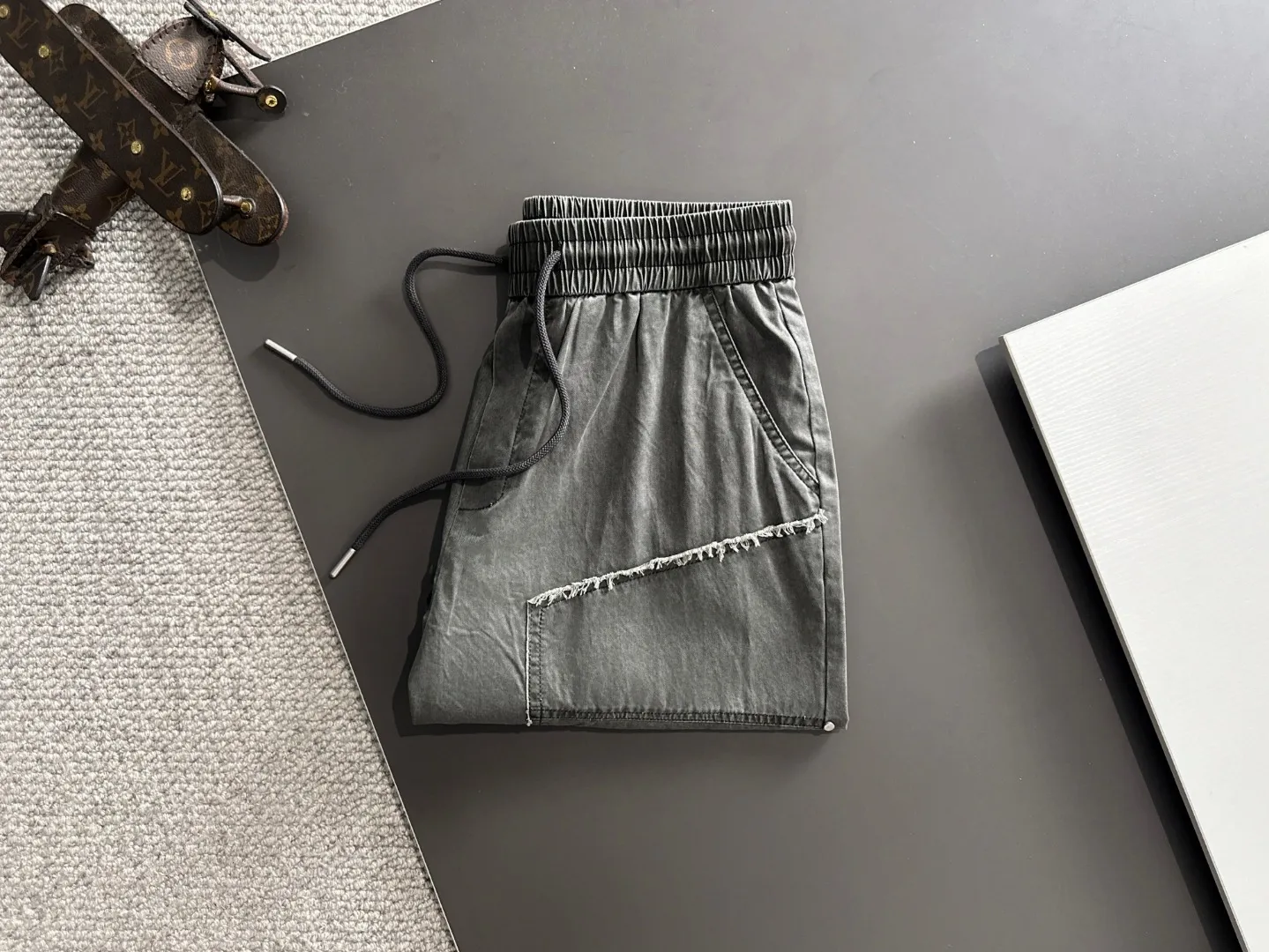 🅿️330 Next day shipping High-end goods DIOR 2025 spring and summer new elastic band casual shorts, counter-customized fabrics, high breathability and comfort, impeccable details, brand element design concept, reflecting high quality. It feels delicate and soft! It presents a casual cut and the upper body shape is great! Size: M-3XL