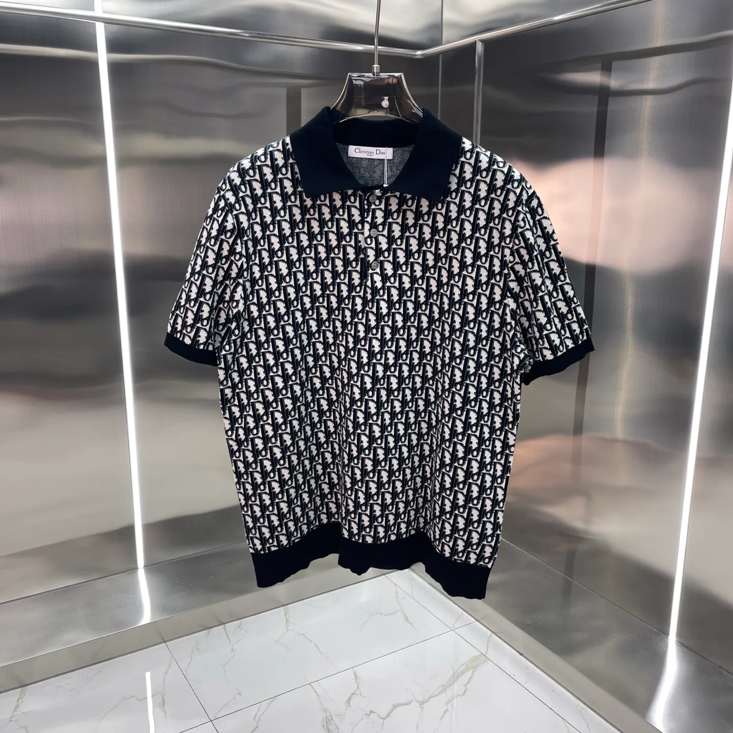 🅿️330 Dior knitted sweater with lapel short sleeves. Original development. Comfortable upper body. Imported equipment. Original high-density embroidered seal. Two-color splicing. Hand-sewn cuffs + hem. OEM for domestic first-line brands. Impeccable workmanship. Size: S M L XL XL