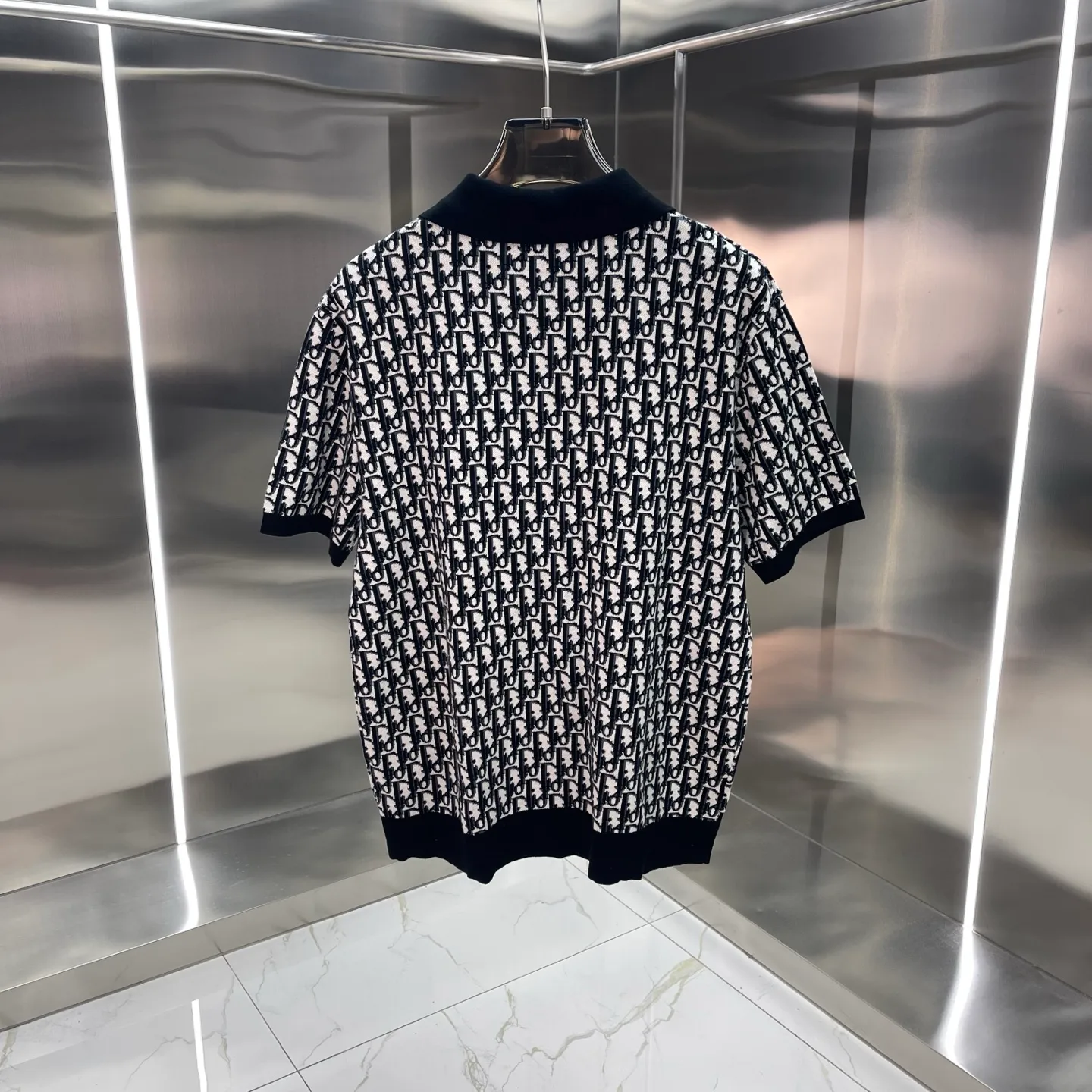🅿️330 Dior knitted sweater with lapel short sleeves. Original development. Comfortable upper body. Imported equipment. Original high-density embroidered seal. Two-color splicing. Hand-sewn cuffs + hem. OEM for domestic first-line brands. Impeccable workmanship. Size: S M L XL XL