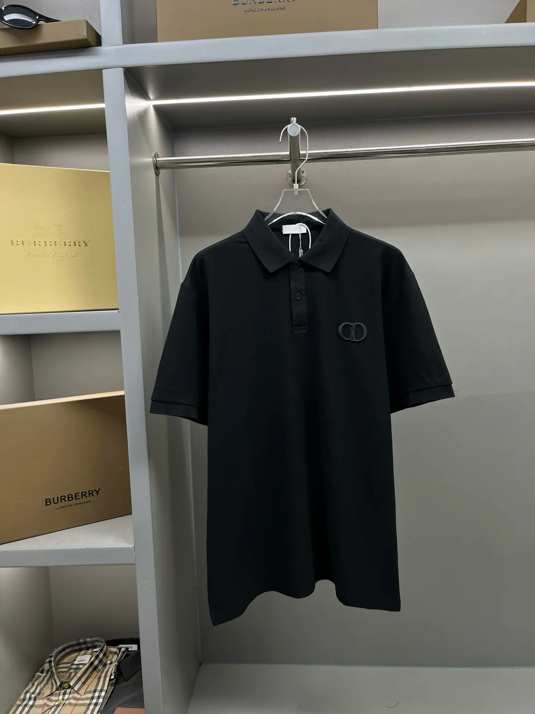 🅿️230 DIOR Dior CD embroidered new Polo shirt. Original fabric. Official same style. Made of 210g pure cotton pique fabric, customized in the same vat dyeing fabric. It feels very comfortable and smooth. The version is quite wide and stylish. Produced by a first-line brand factory. Imported Behringer embroidery machine. The embroidery is full and textured. The collar rib is woven with imported yarn. It will not deform after long-term wear. The latest style for spring and summer. Fashionable and individual. Super versatile and good-looking. It is very suitable for both men and women. It is a must-have item. Color: black, white, royal blue, gray. Size: S-XXL