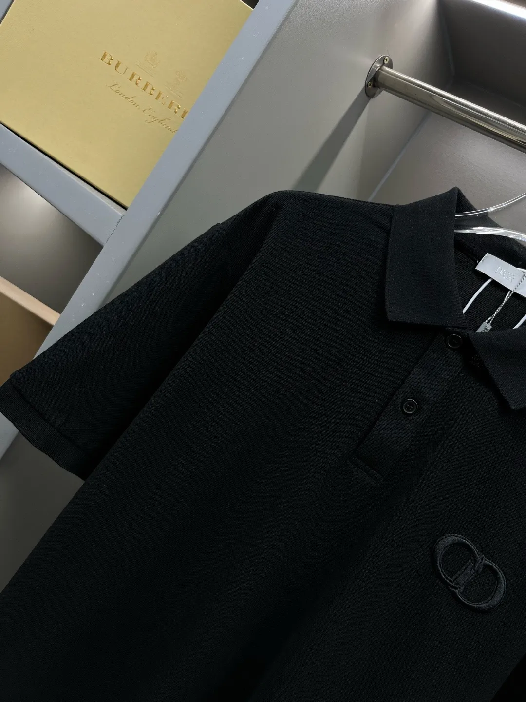 🅿️230 DIOR Dior CD embroidered new Polo shirt. Original fabric. Official same style. Made of 210g pure cotton pique fabric, customized in the same vat dyeing fabric. It feels very comfortable and smooth. The version is quite wide and stylish. Produced by a first-line brand factory. Imported Behringer embroidery machine. The embroidery is full and textured. The collar rib is woven with imported yarn. It will not deform after long-term wear. The latest style for spring and summer. Fashionable and individual. Super versatile and good-looking. It is very suitable for both men and women. It is a must-have item. Color: black, white, royal blue, gray. Size: S-XXL