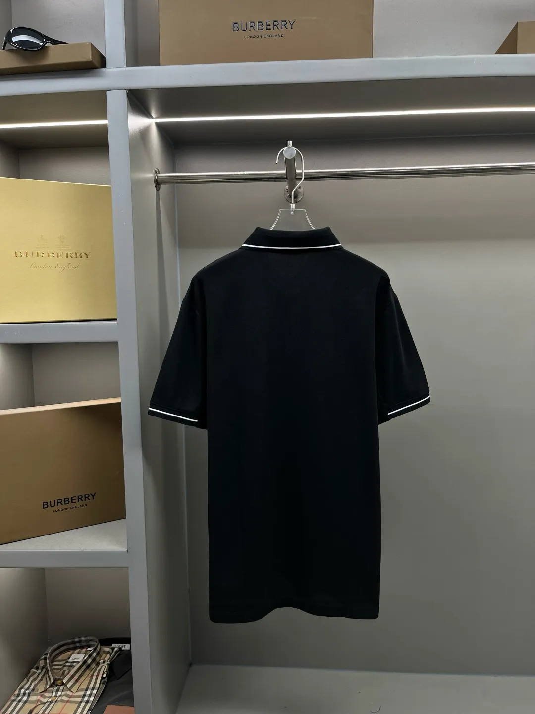🅿️230 DIOR Dior CD embroidered new Polo shirt. Original fabric. Official same style. Made of 210g pure cotton pique fabric, customized in the same vat dyeing fabric. It feels very comfortable and smooth. The version is quite wide and stylish. Produced by a first-line brand factory. Imported Behringer embroidery machine. The embroidery is full and textured. The collar rib is woven with imported yarn. It will not deform after long-term wear. The latest style for spring and summer. Fashionable and individual. Super versatile and good-looking. It is very suitable for both men and women. It is a must-have item. Color: black, white, royal blue, gray. Size: S-XXL