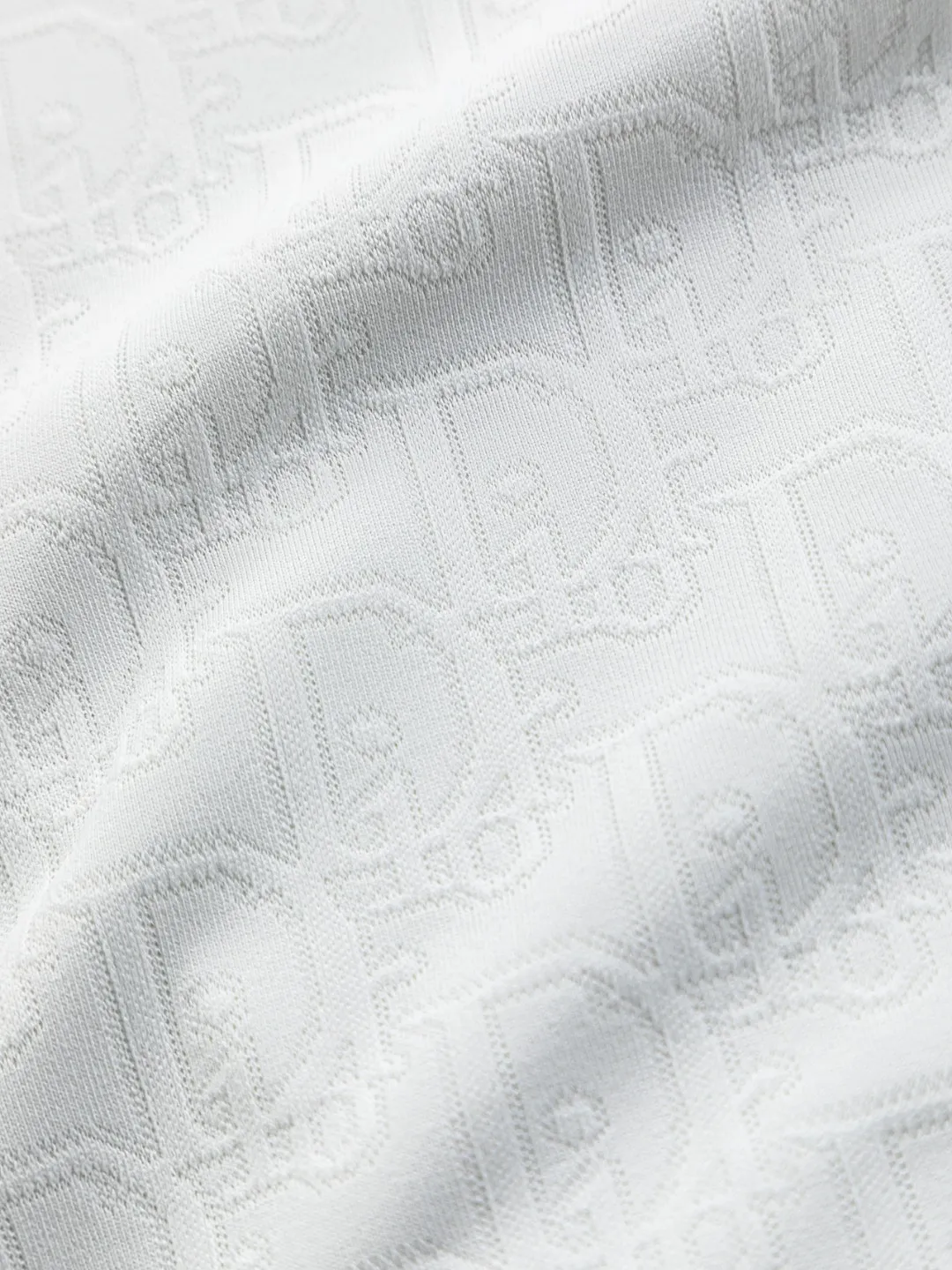 🅿️210 DIOR Dior Dior CD micro-wide version S-XL Dior 26ss official website will always be unbeatable, classic style, permanent boutique, counter eternal co-branded style, CD letters are all over the dark jacquard print 🪡 embroidery, heavy craftsmanship, same style for men and women, short-sleeved T-shirt, cotton blended terry jersey fabric, original development. This comes from the 2025 beachwear limited series, full logo jacquard towel highlights the classic Obliave flower, with S-shaped round neck and topstitching, unique style, decorated with obliqve jacquard all over, ribbed round neck with V-shaped topstitching, customized accessories, and the whole body is customized and developed according to the Y board... Complete with three standards, it can control various styles, paying tribute to Dior's historic year! Coupled with the blessing of full-flower cotton material, both the upper body comfort and the existence are unparalleled. It can be said to be a must-have companion in summer. The excellent breathability and comfortable wearing feeling are unparalleled~ Recommended! ! Same style for men and women! Color: Black White Size: S-XL Size chart: S: Shoulder width 50-Bust 56-Length 70 M: Shoulder width 52-Bust 57-Length 72 L: Shoulder width 54-Bust 59-Length 74 XL: Shoulder width 56-Bust 62-Length 76