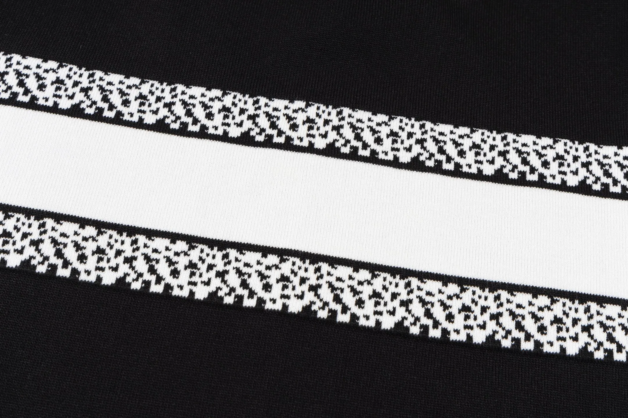 🅿️170 Style No. #Z43 Dior horizontal letter knitted short sleeves. Same style as DIOR official website. Fabric: Imitation wool fine pure cotton knitting. Same color woven and dyed threads in the same cylinder. Consistent colors. Supporting: complete three standards. Cardboard, oil paper and code sticker packaging. All go through high temperature pre-shrinking process before making. It will not shrink and deform. Imported machines are professional for plate production. os version can wear up to 200 kilograms. The size is measured manually. The error of 2-3cm is normal. Color: black white size: s m l xl