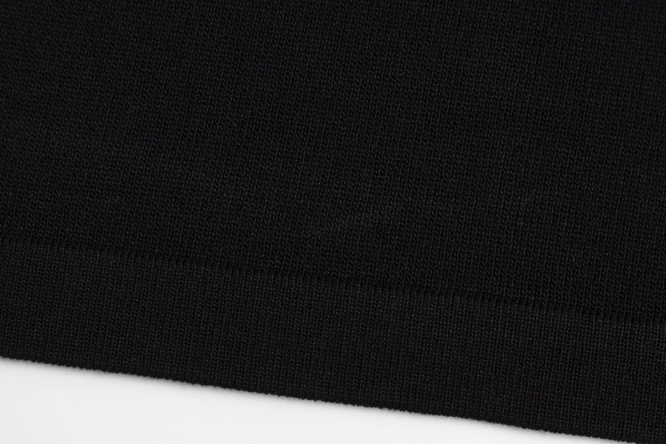 🅿️170 Style No. #Z43 Dior horizontal letter knitted short sleeves. Same style as DIOR official website. Fabric: Imitation wool fine pure cotton knitting. Same color woven and dyed threads in the same cylinder. Consistent colors. Supporting: complete three standards. Cardboard, oil paper and code sticker packaging. All go through high temperature pre-shrinking process before making. It will not shrink and deform. Imported machines are professional for plate production. os version can wear up to 200 kilograms. The size is measured manually. The error of 2-3cm is normal. Color: black white size: s m l xl
