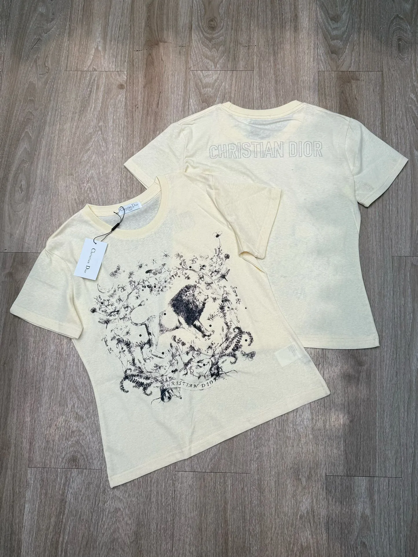 🅿️130 M219#Dior Dior•25ss new heavy industry hot-drilled embroidered short-sleeved T-shirt ✅✅✅Ready stock Focus on quality Feel free to compare Size: S M L Color: Apricot