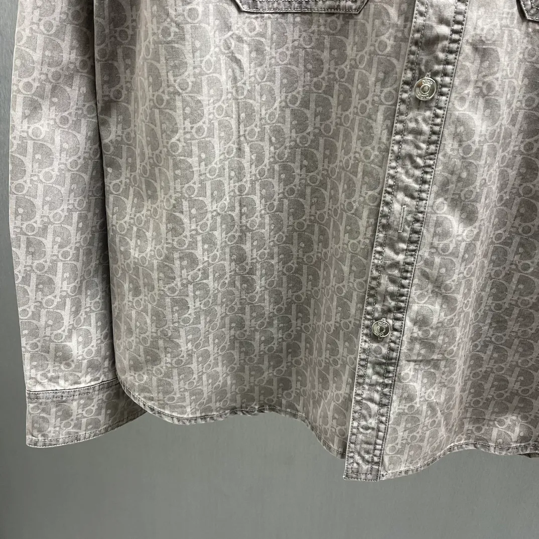 🅿️530 🧧CD gray cotton denim Oblique print jacket shirt Size: S-XL This jacket shirt is decorated with Oblique print all over, a new interpretation of Dior's classic pattern. Crafted from gray cotton denim, it features a patch pocket on the chest and buttons with Dior signature. The unique minimalist design pairs well with sportswear or a more classic look.
