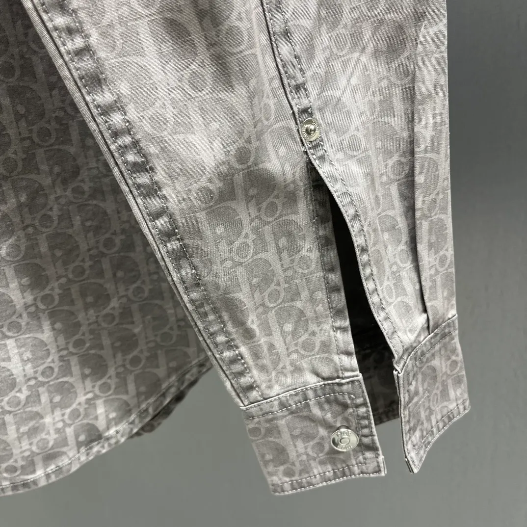 🅿️530 🧧CD gray cotton denim Oblique print jacket shirt Size: S-XL This jacket shirt is decorated with Oblique print all over, a new interpretation of Dior's classic pattern. Crafted from gray cotton denim, it features a patch pocket on the chest and buttons with Dior signature. The unique minimalist design pairs well with sportswear or a more classic look.