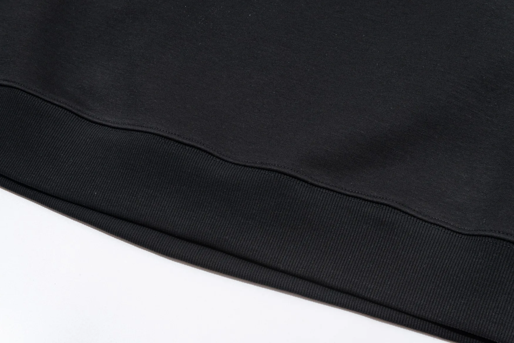 🅿️290 Dior DIOR's new embroidered round neck sweatshirt, the fabric is comfortable and soft. Composite Austrian velvet. High quality 🔥 Logo letters on the front are embroidered with high craftsmanship, and the ribs are specially customized to restore the trend brought by special craftsmanship. Customized dyeing, complete with three standards. Non-market ordinary version. Compare at will. Quality is absolutely guaranteed. Same style for men and women. Color: Black White Navy Code Number: S M L XL [Style No. A3352]