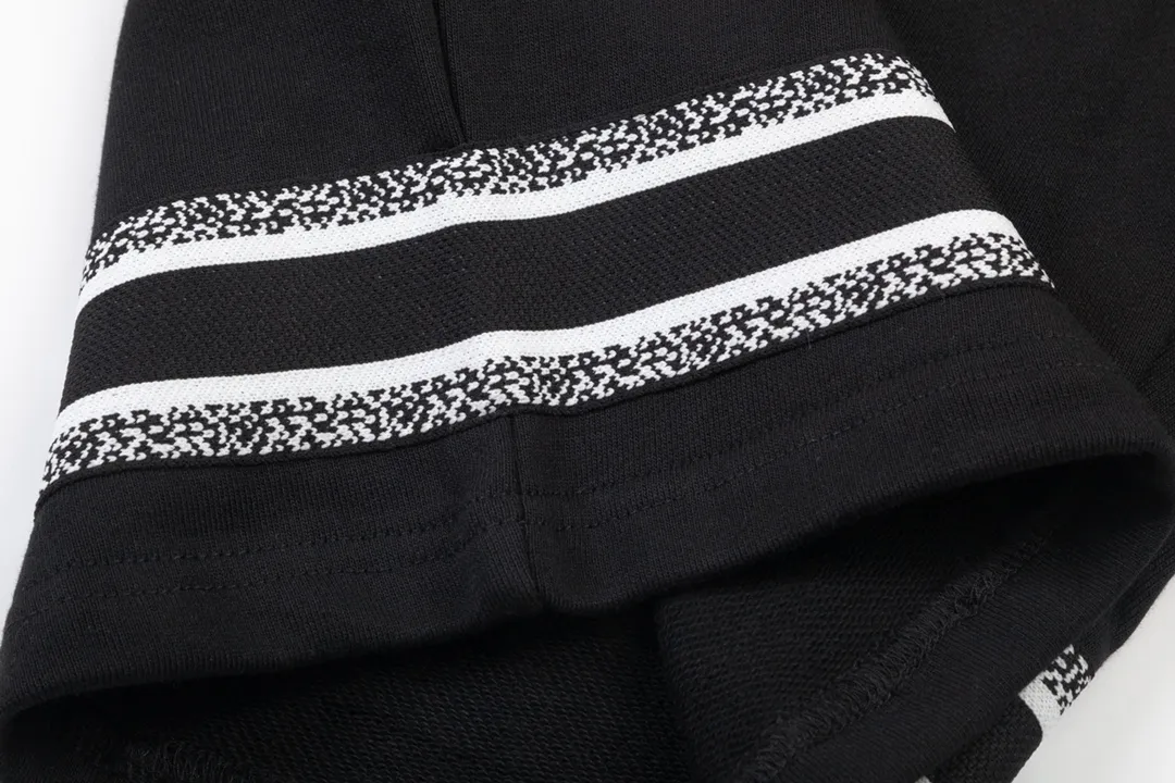 🅿️210 Dior 2025 new model, daily commuting for men and women, must-have outfits, stripe splicing, finely embroidered flower letter logo, casual shorts ·Customized 380g terry fabric ·Imported Tajima machine embroidery technology ·Waist label, hangtag, three wash marks complete Color: Black Size: S M L XL
