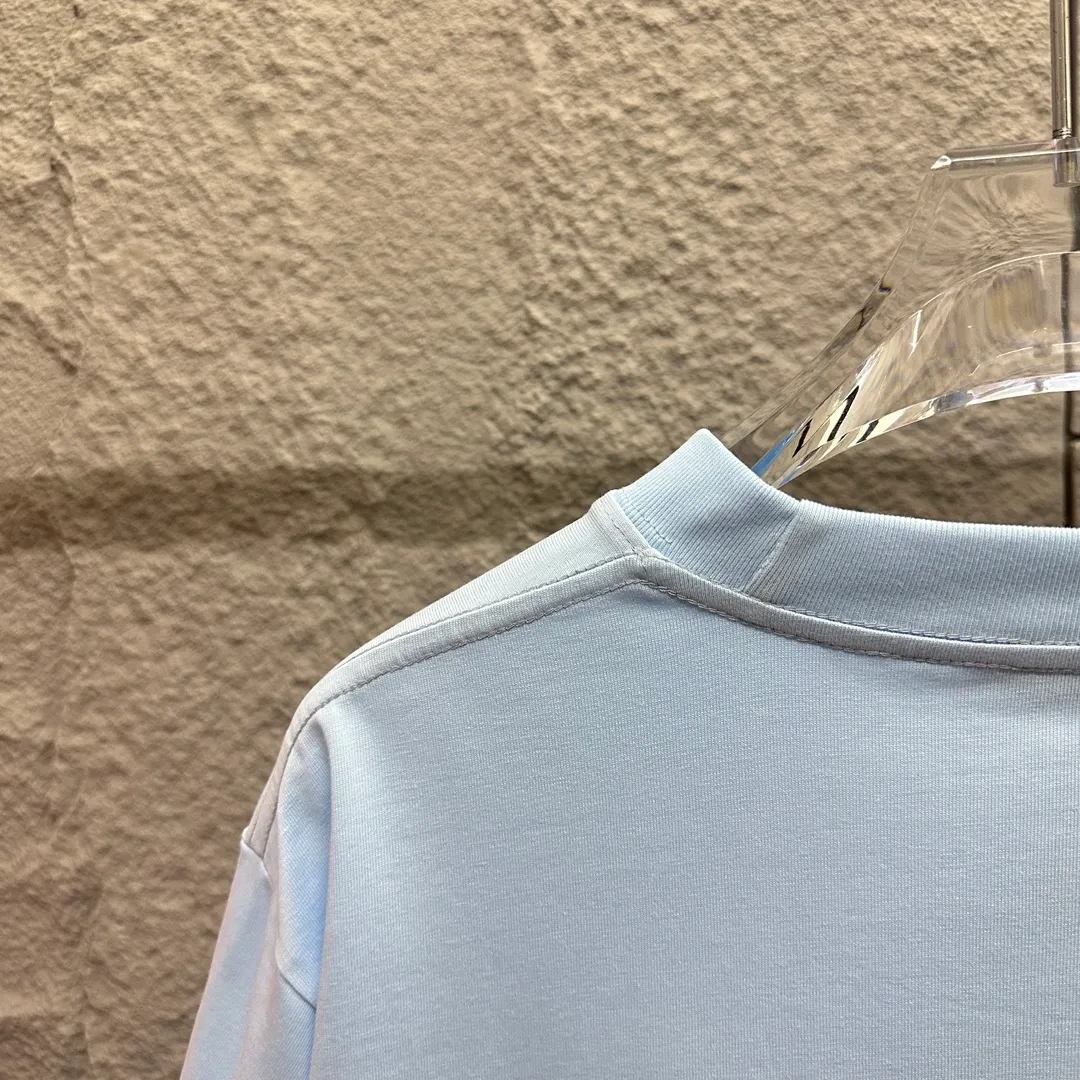 🅿️180 Dio*Dior* 2025 Spring and Summer Style Blue letters printed personalized logo Customized double yarn plain cotton fabric Short-sleeved T-shirt Uniform for men and women Color: White Black Light Blue Size: S (90-130 catties) M (120-150 catties) L (140-165 catties) XL (160-180 catties) XXL (180-210 pounds)