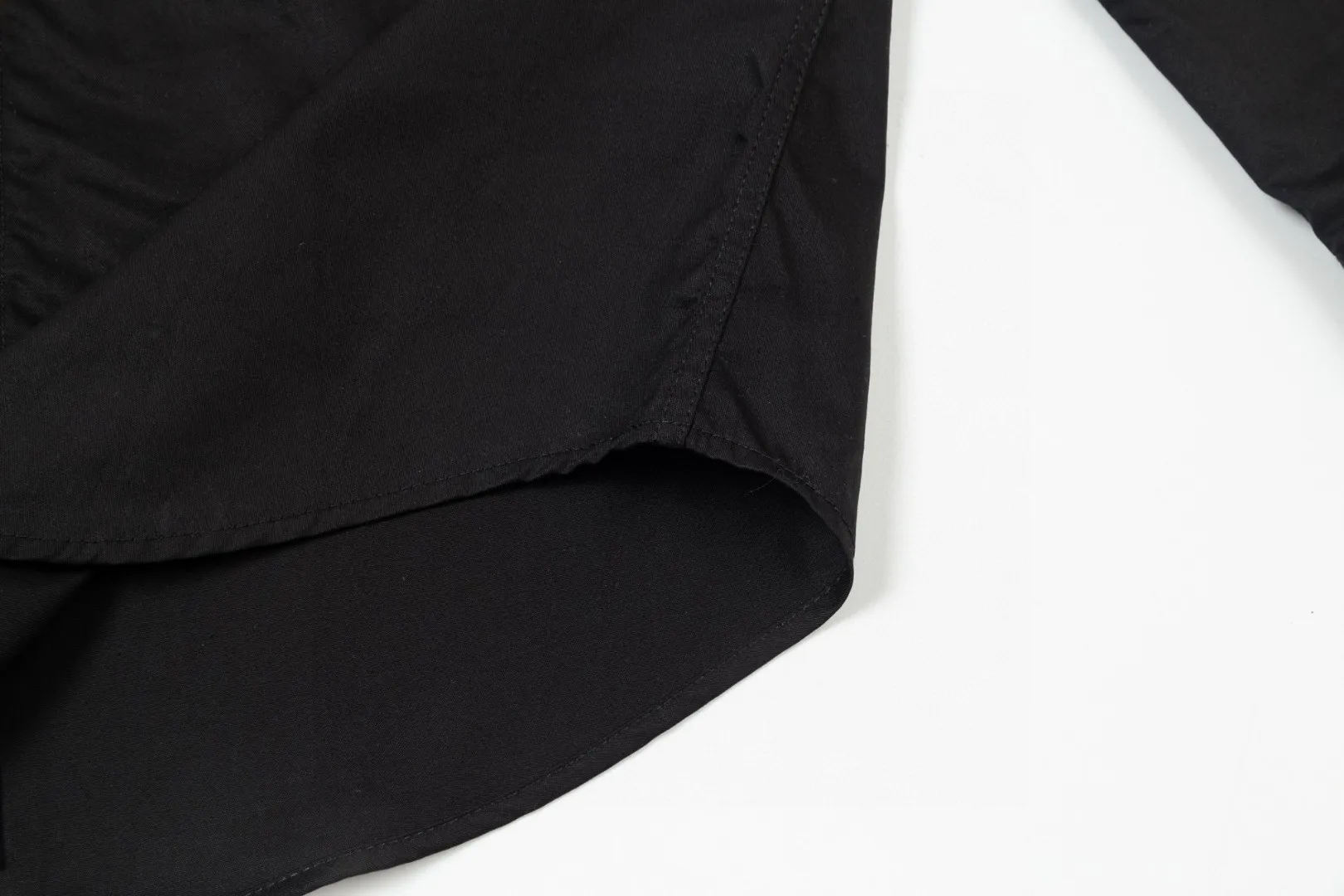 🅿️286 DIOR 🔥The most popular style is coming. Pocket 1947 letter logo embroidered long-sleeved shirt. 2024ss official website new long-sleeved shirt. Beautifully embroidered logo. High-end version. Customized fabrics at the counter. Highly breathable and comfortable. Seiko production. Impeccable detail processing. ✅Customized logo engraved buttons with three complete labels. Brand element design concept reflects high quality. It feels delicate and soft! It presents a casual cut and the upper body shape is great! 🐉Code number: M-XXL