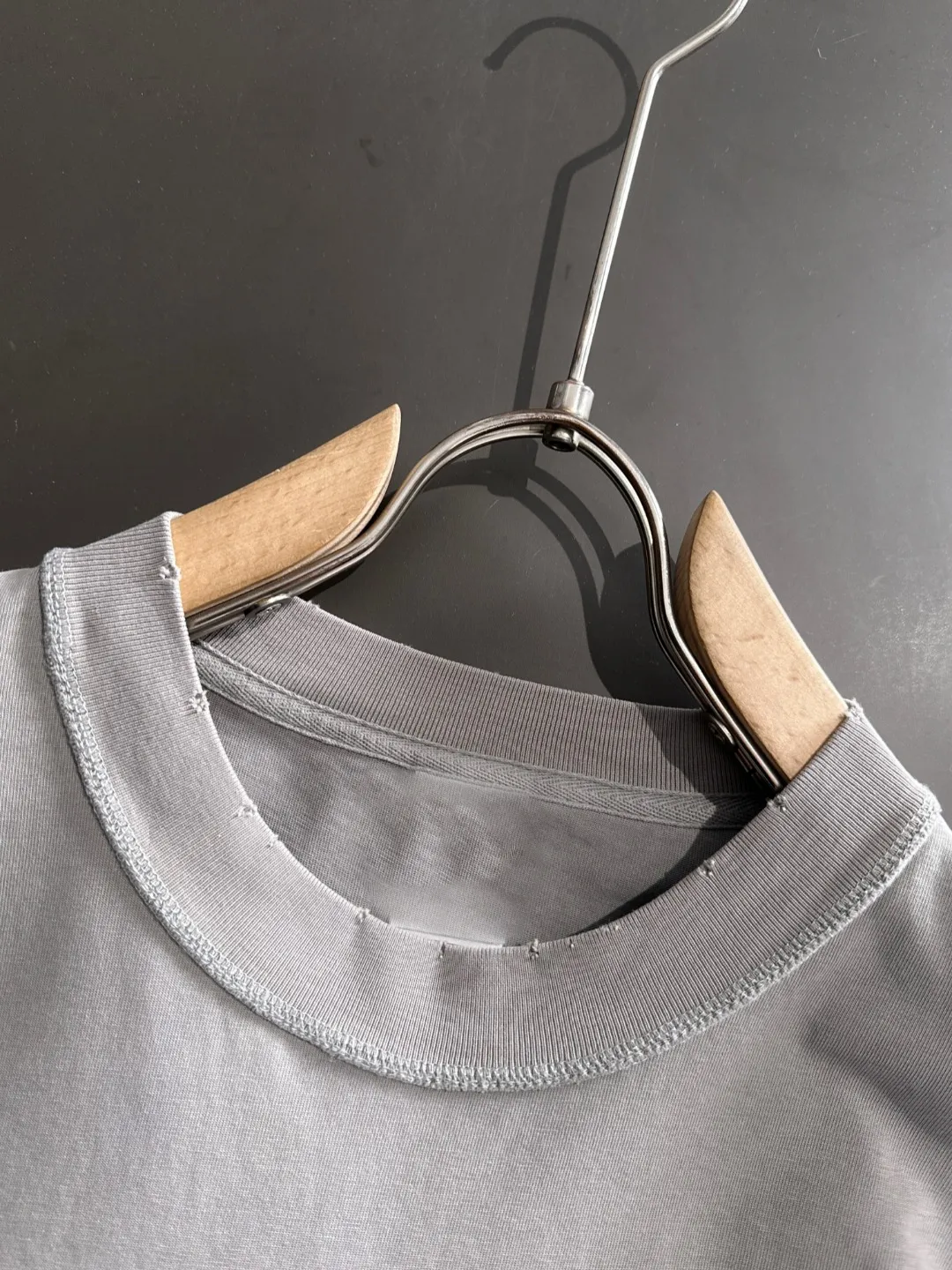 🅿️270 shipped next day. High quality DIOR/Dior 2025 spring and summer new men's batik washed short-sleeved T-shirt. Made of heavy combed double yarn fabric after washing. The high-strength fabric feels full of weight when weighed. The upper body is also more textured than ordinary T-shirts and is not easy to deform. This texture can cope with the weather. It absorbs sweat and is breathable, suitable for both hot and cold! Perfectly produced with reference to the original stitch and stitch! Loose fit design, looks noble. Sizes: S to XXL