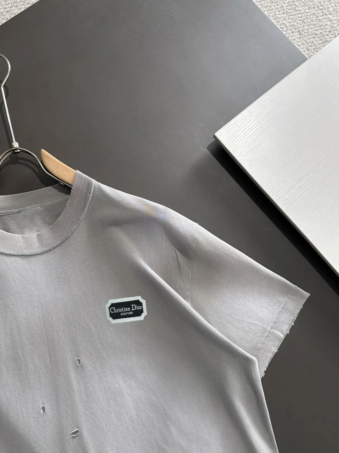🅿️270 shipped next day. High quality DIOR/Dior 2025 spring and summer new men's batik washed short-sleeved T-shirt. Made of heavy combed double yarn fabric after washing. The high-strength fabric feels full of weight when weighed. The upper body is also more textured than ordinary T-shirts and is not easy to deform. This texture can cope with the weather. It absorbs sweat and is breathable, suitable for both hot and cold! Perfectly produced with reference to the original stitch and stitch! Loose fit design, looks noble. Sizes: S to XXL