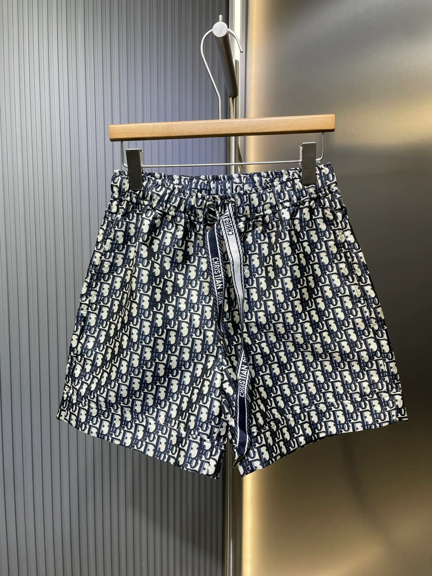 🅿️330 Dior🌟[Top replica] 25SS must-have presbyopic shorts, the most correct version of the "CHRISTIAN DIO*" logo! Very iconic Obique print! Elegant, stylish and high-end~ Can be matched with all kinds of casual items. Elastic waist + small wide leg version, very slim and long legs~ The details are full of sincerity. size: SML