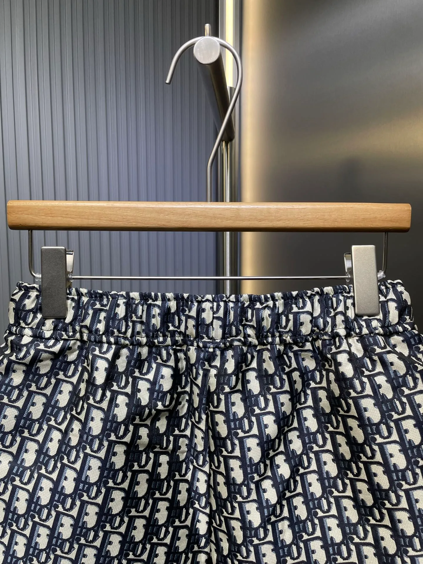 🅿️330 Dior🌟[Top replica] 25SS must-have presbyopic shorts, the most correct version of the "CHRISTIAN DIO*" logo! Very iconic Obique print! Elegant, stylish and high-end~ Can be matched with all kinds of casual items. Elastic waist + small wide leg version, very slim and long legs~ The details are full of sincerity. size: SML