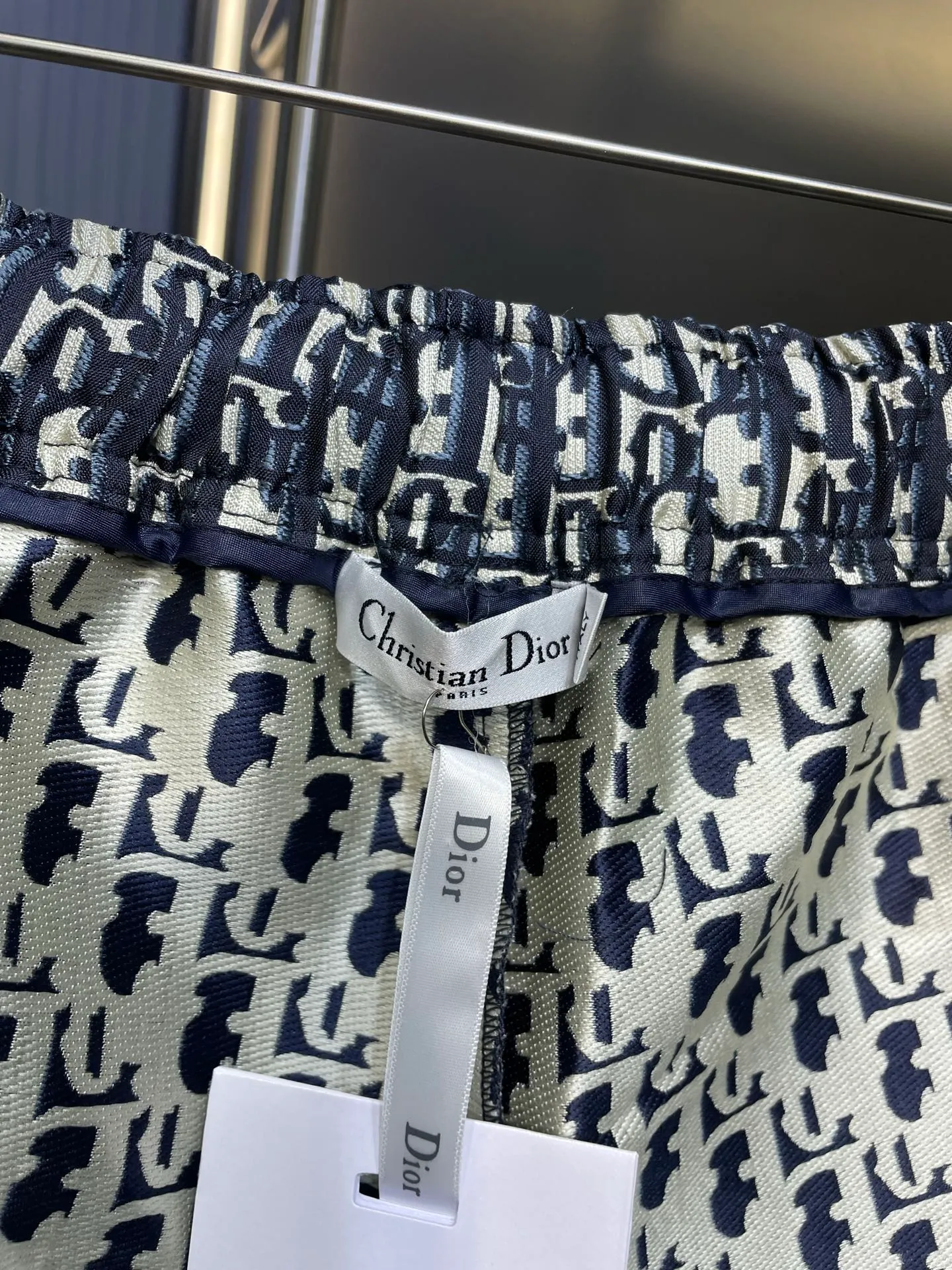🅿️330 Dior🌟[Top replica] 25SS must-have presbyopic shorts, the most correct version of the "CHRISTIAN DIO*" logo! Very iconic Obique print! Elegant, stylish and high-end~ Can be matched with all kinds of casual items. Elastic waist + small wide leg version, very slim and long legs~ The details are full of sincerity. size: SML