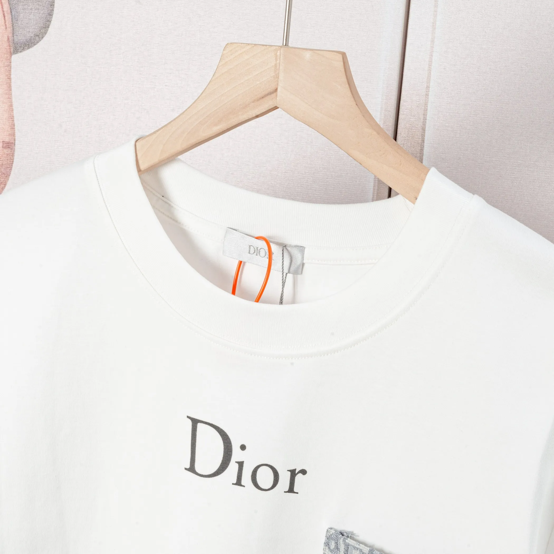 🅿️230 Dior DIOR new autumn and winter fabric pocket printed long sleeves, high quality 🔥nylon pure cotton washable hand feel, logo printing on the front, fabric pocket decoration, specially customized ribbing. The fabric is comfortable and soft, restoring the trend brought by special craftsmanship, custom dyed, complete with three standards. Non-market ordinary version. Compare at will. Quality is absolutely guaranteed. Same style for men and women. Color: Black White Size: S M L XL [Style No. A3308]