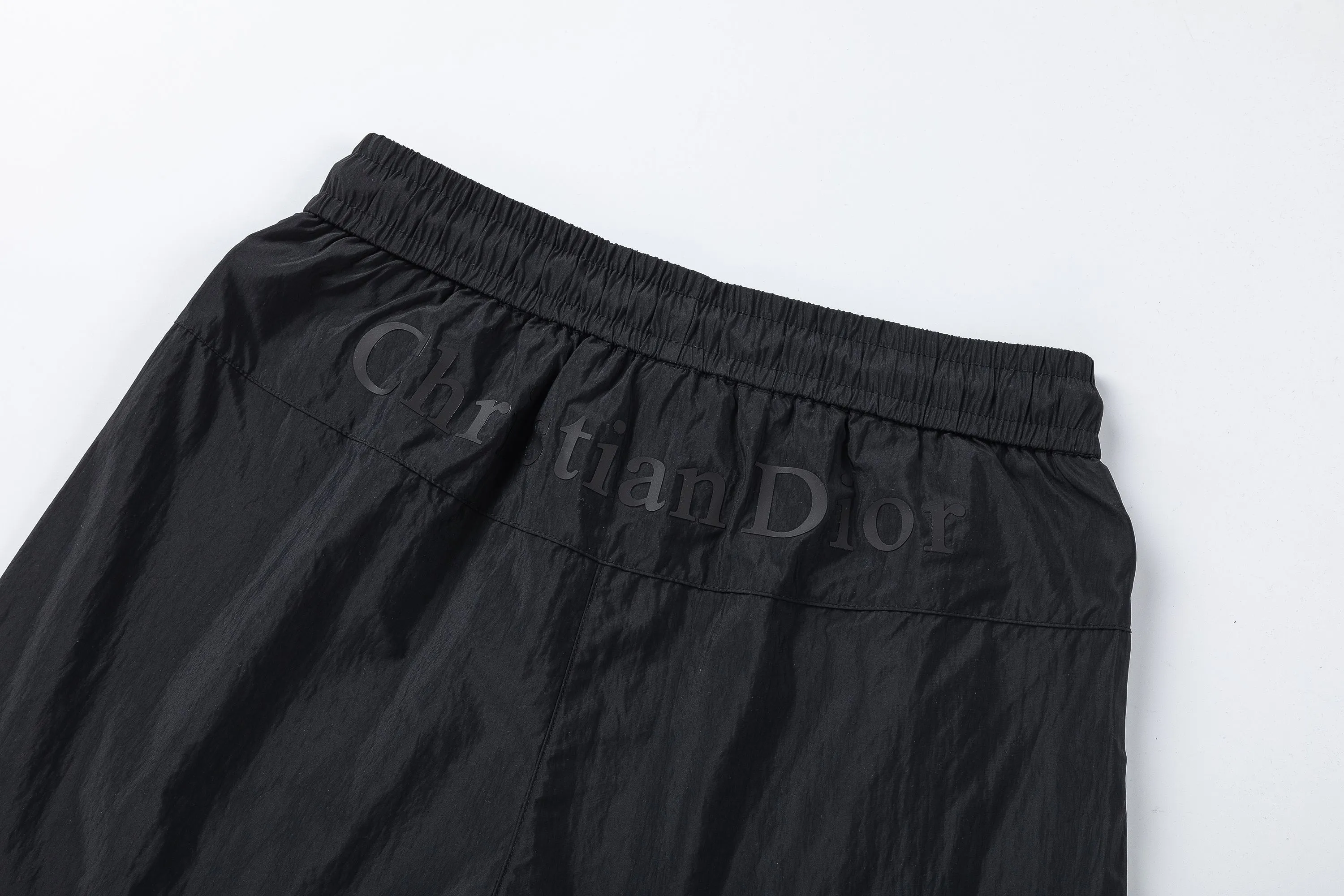 🅿️210 DiRO Dior 2025 spring and summer logo embroidery. New fashionable beach shorts, with lining and mesh shorts! The official website is synchronized with the original 1-1 replica, the original hardware is selected from high-quality polyester fiber fabrics, with a delicate feel, a must-have item for summer, and the upper body effect is super handsome! Color: Black Size: S M L XL XXL