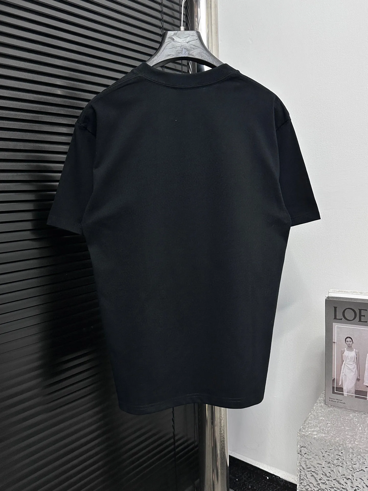 🅿️170 [DIOR] Dior 25ss new round neck T-shirt is made of 280 grams of pure cotton fabric, comfortable and breathable, flocked offset printing lamination process, font three-dimensional artistic effect, smooth and smooth lines, high wash fastness. Created by the fusion of top elements, both upper body comfort is unparalleled, interpreting your luxury and taste, and creating your fashionable charm. Same style for men and women. Size: S-XL