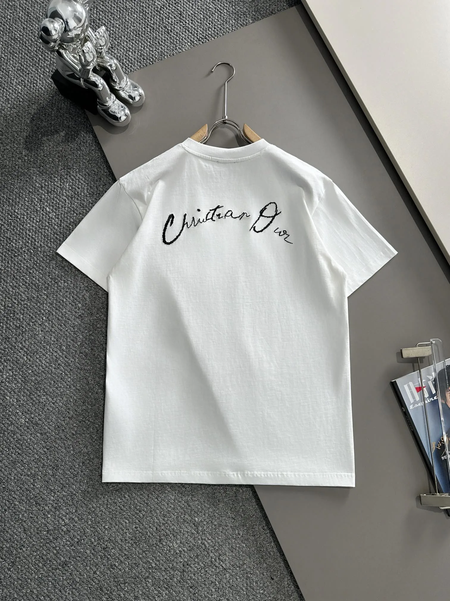 🅿️170 (arrives the next day) Dior 2025 new flower seedling embroidered letter logo Unisex short-sleeved T-shirt ·Customized 260g 100% double yarn pure cotton fabric ·Imported Tajima machine embroidery technology ·Custom dyed 32 double-strand threads ·Collar tag, main mark and three labels complete Color: White Size: XS S M L