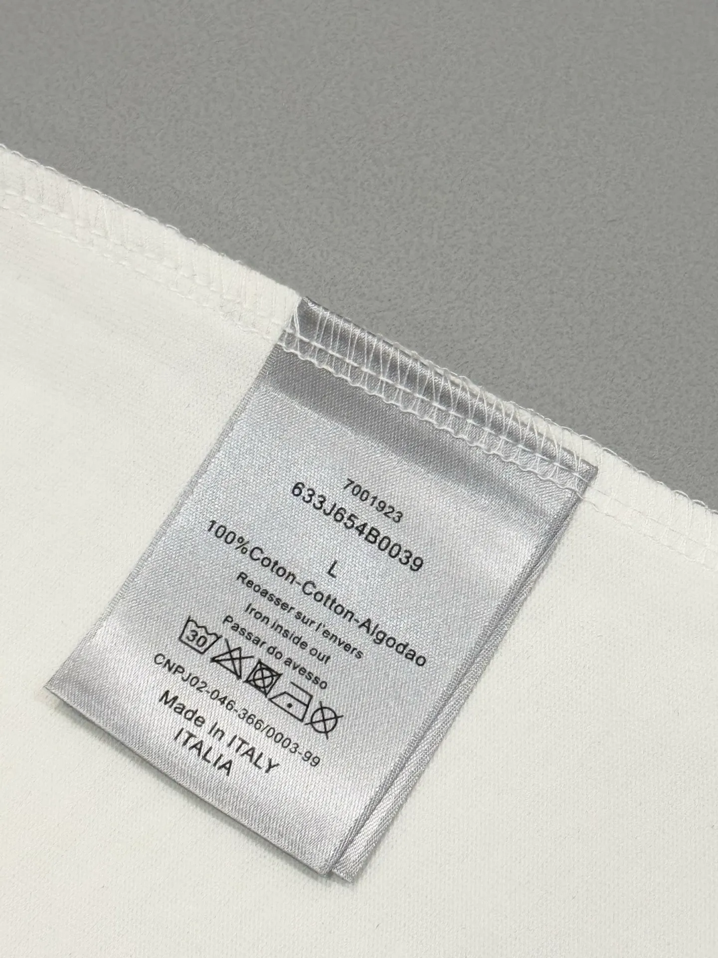 🅿️200 [High quality] Dior Dior 25ss spring and summer new round neck short-sleeved T-shirt simple brand embroidery letter hair transplant logo design logo official synchronization original mold fashion personality versatile trend pure original quality original 32 pieces 280g washed fabric tag collar label washed wheat three labels complete Color: black. White. Size: S to XL