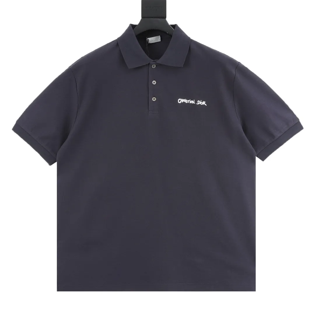 🅿️270 DIOR CD four-color cursive embroidered letters short-sleeved POLO shirt. Original customized 200g cotton khaki fabric, thread dyed to match the original. The imported machine embroidery process makes the letter logo show a delicate and exquisite effect, enhancing the decorative effect. Use an embroidery machine to embroider the designed letter logo onto the patch. Upright and stylish upper body Color: black, white, navy blue, floral gray Size: S-L