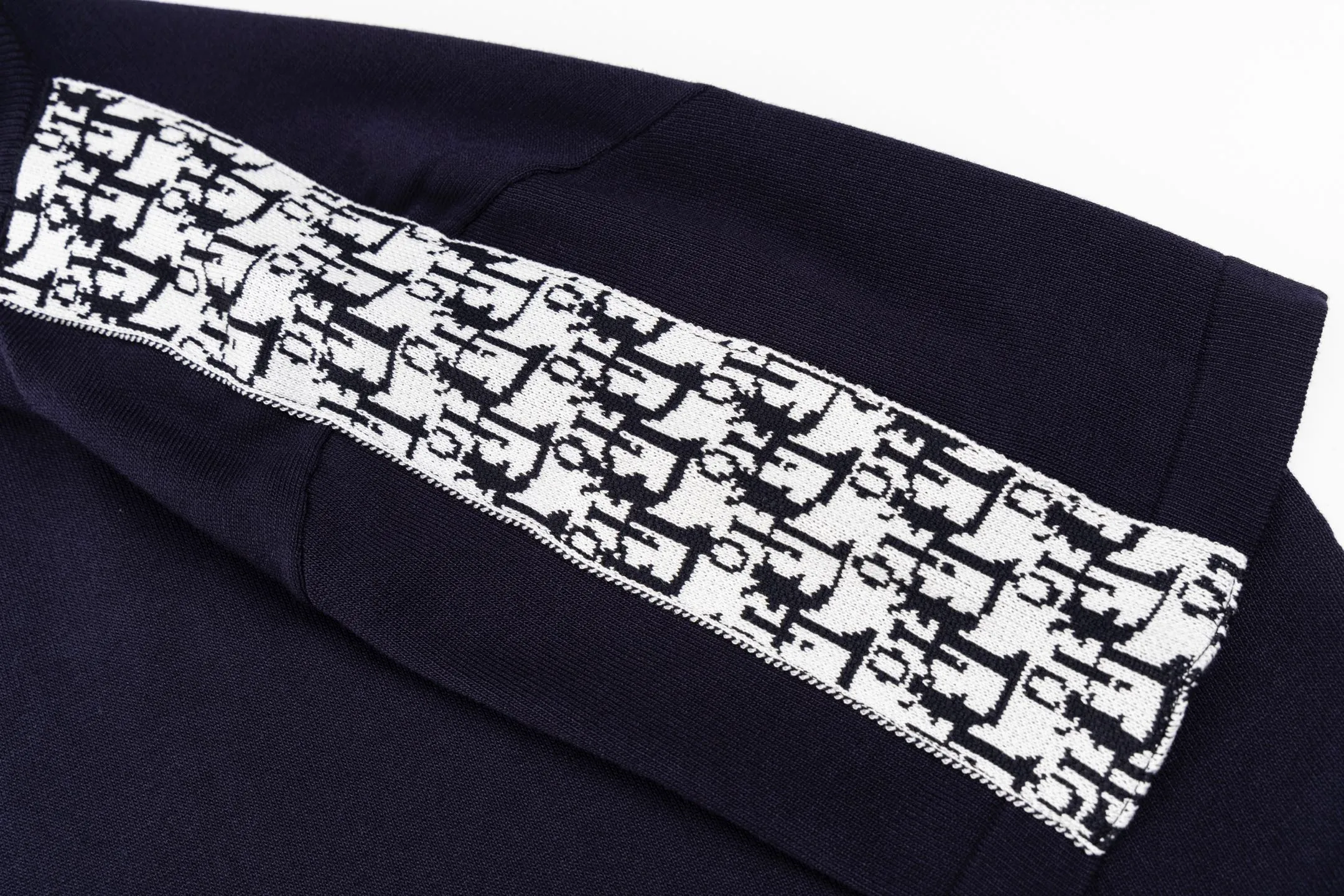 🅿️180 Style #Z25 Dior all-over printed webbing round neck knitted short-sleeved DIOR official website consistent style Fabric: Imitation wool fine cotton knitting Same color woven and dyed threads in the same cylinder Matching colors: complete three standards Cardboard oil paper code sticker packaging High temperature pre-shrinking process before production, no shrinkage and deformation Imported machines for professional plate production os version Can wear up to 200 pounds Manual measurement of size An error of 2-3cm is normal. Color: Navy Blue Size: s m l xl