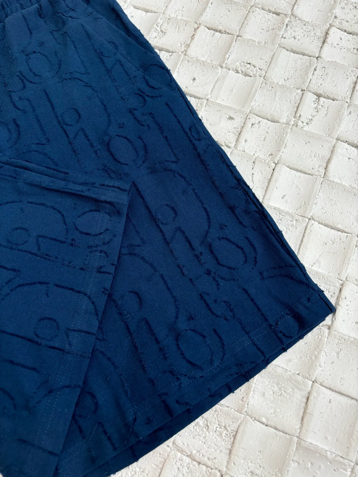 🅿️360 Dio*/Dior dark grain sheared jacquard shorts are carefully made of navy blue cotton jersey fabric and decorated with an Oblique print design with cut-thread jacquard technology. Add a casual touch.  Size：S/M/L/XL
